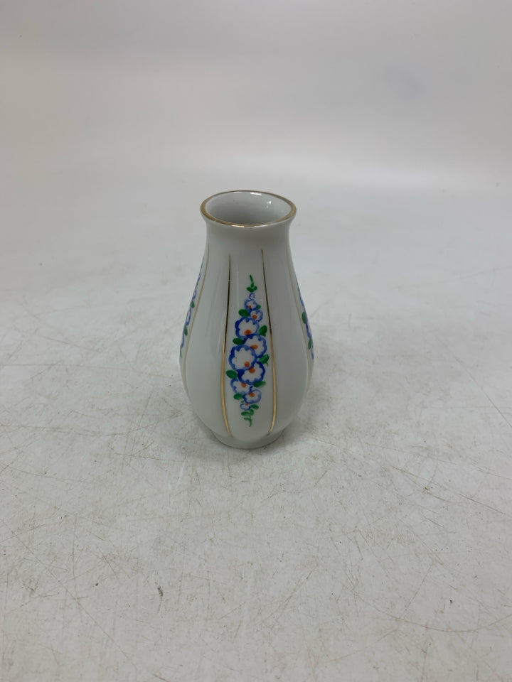 SMALL BLUE FLOWERS GOLD DETAILS VASE.