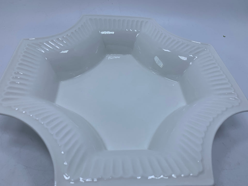 PORCELAIN 8 SIDED SERVING BOWL W/ RIBBED EDGE.