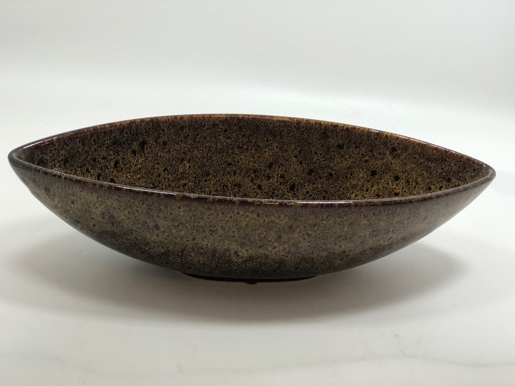 BROWN SPECKLED OBLONG CENTERPIECE BOWL.