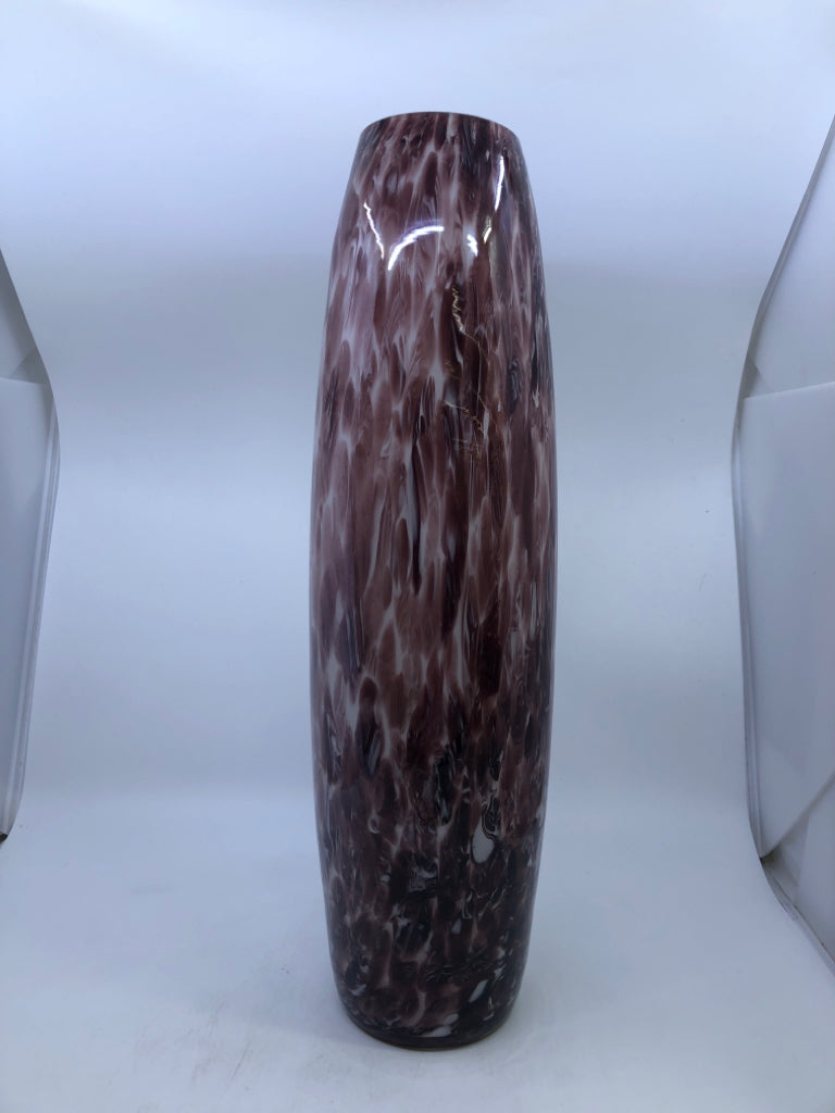 LARGER PURPLE AND WHITE BLOWN GLASS VASE.