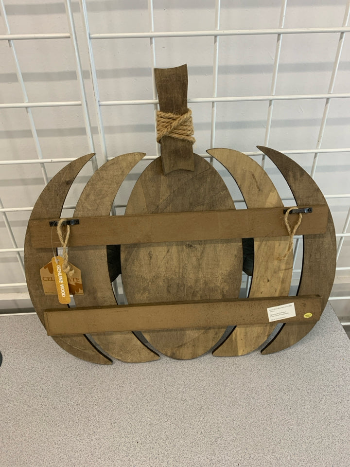 DISTRESSED WOODEN PUMPKIN HANGING.