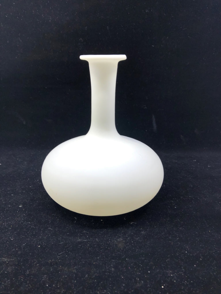 WHITE VASE W NARROW NECK AND WIDE BASE.