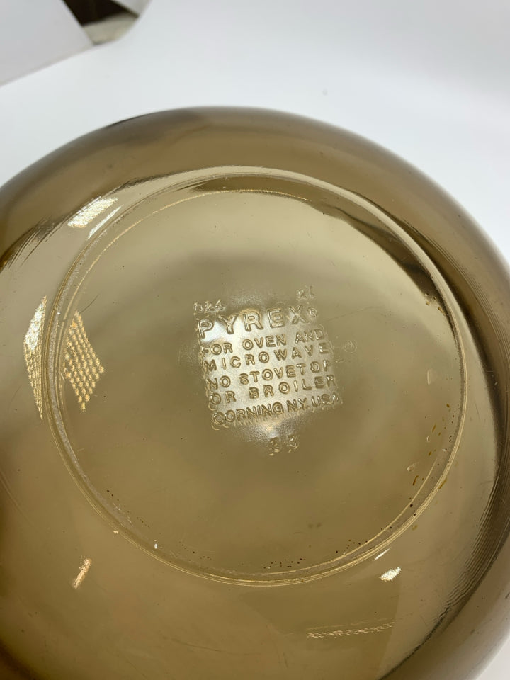 BROWN GLASS PYREX CASSEROLE W/LID.