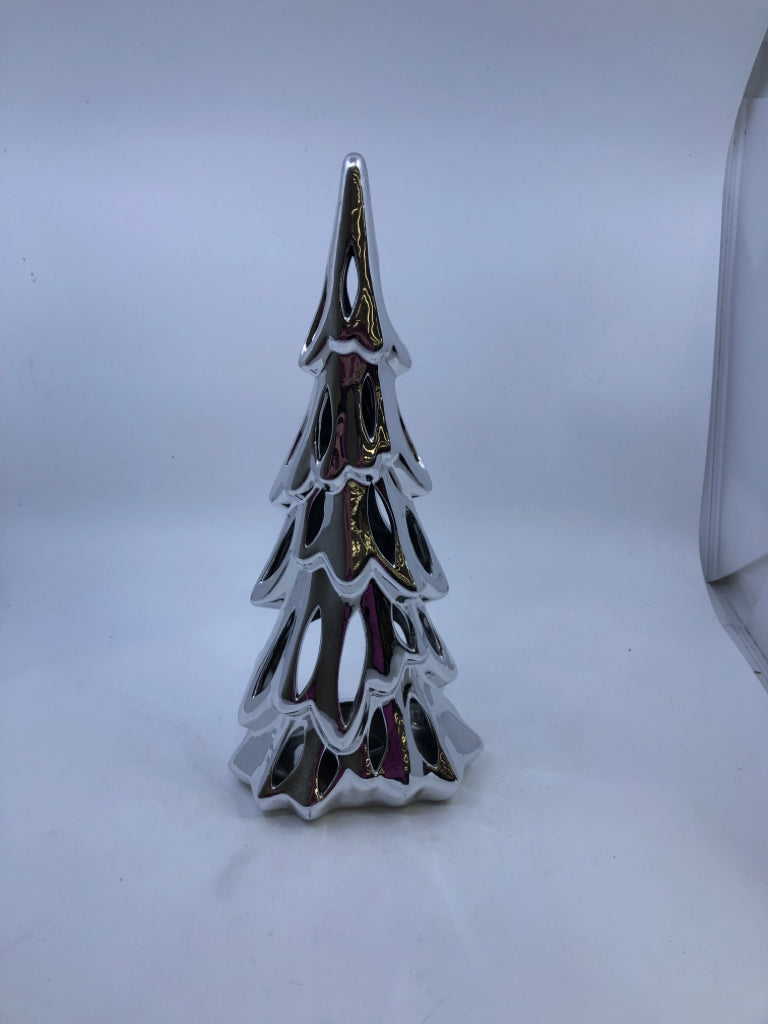 SILVER PIERCED TEALIGHT TREE.