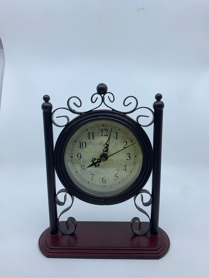 BROWN SCROLL METAL DESK CLOCK.