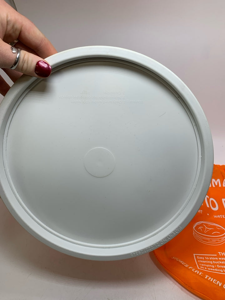 IN BAG PRESTO COLLAPSIBLE WATERTIGHT BUCKET.