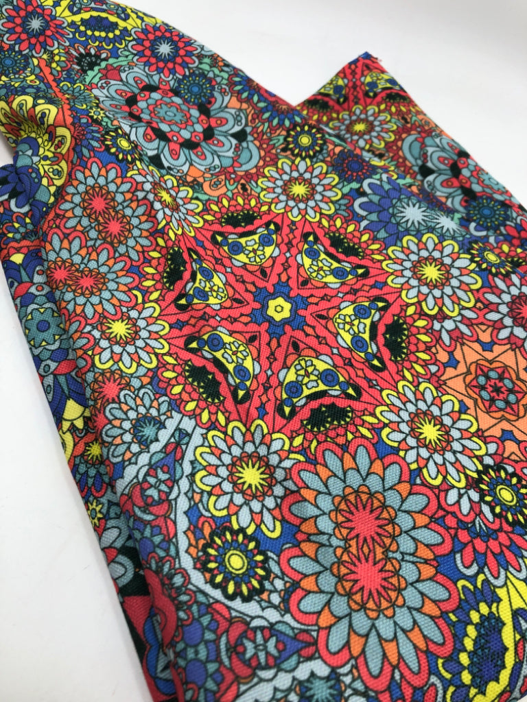 MULTI COLOR MEDALLION PRINT APRON.