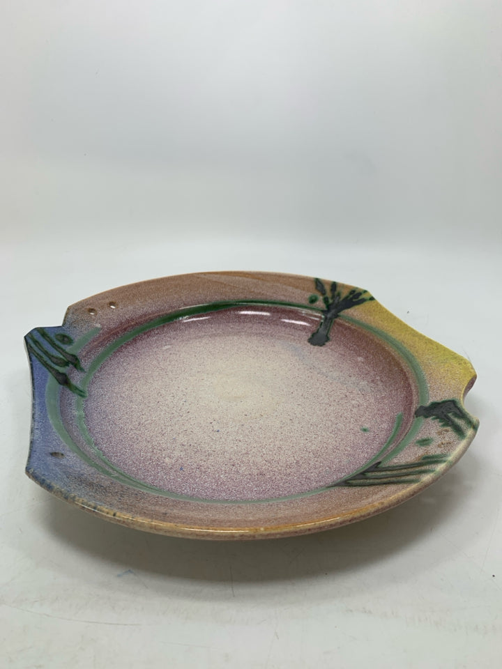 COLORFUL POTTERY PLATTER W/ DARK GREEN DETAILS.