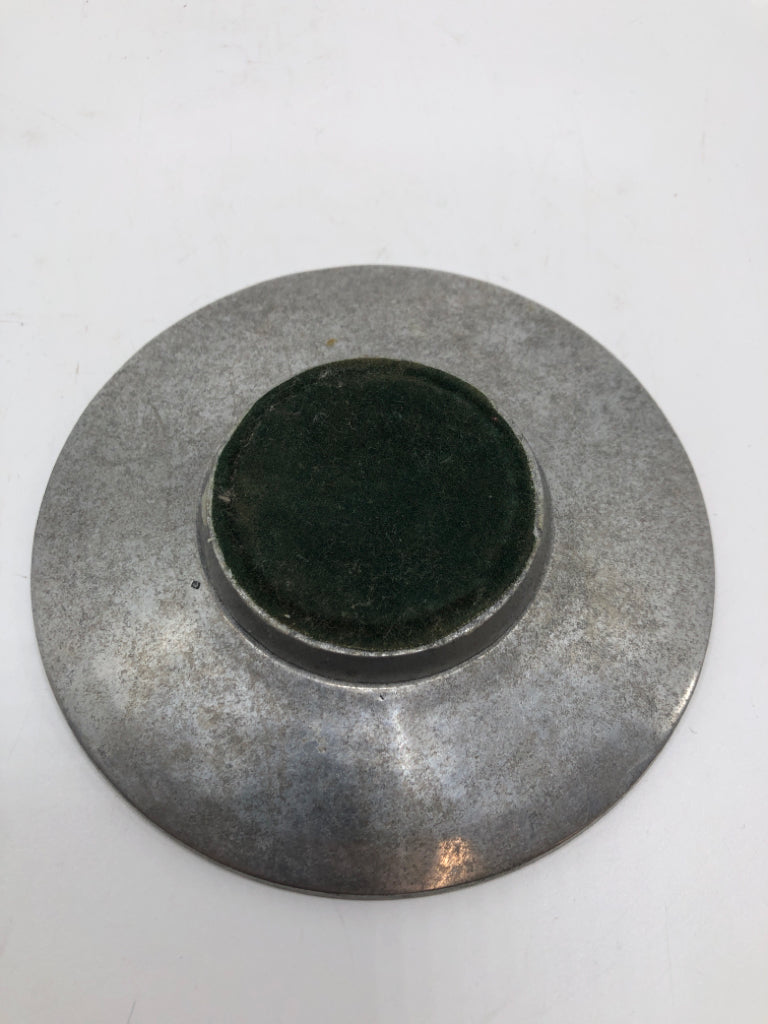 HAMMERED METAL RING-TRAY.