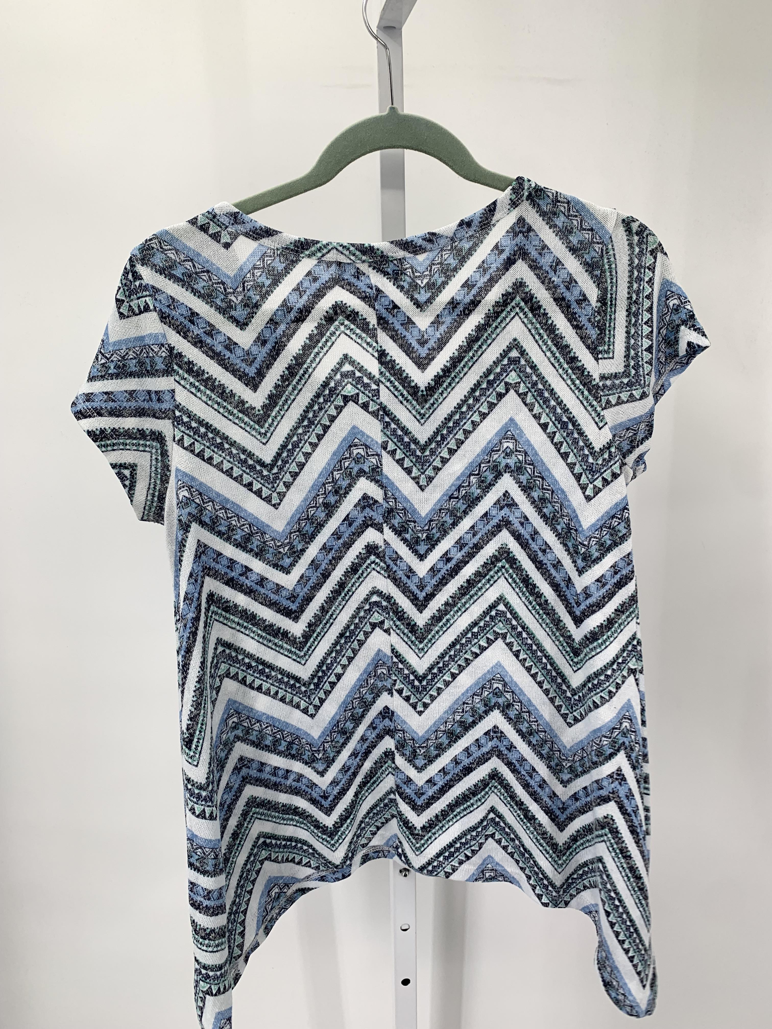 Size Medium Juniors Short Sleeve Shirt