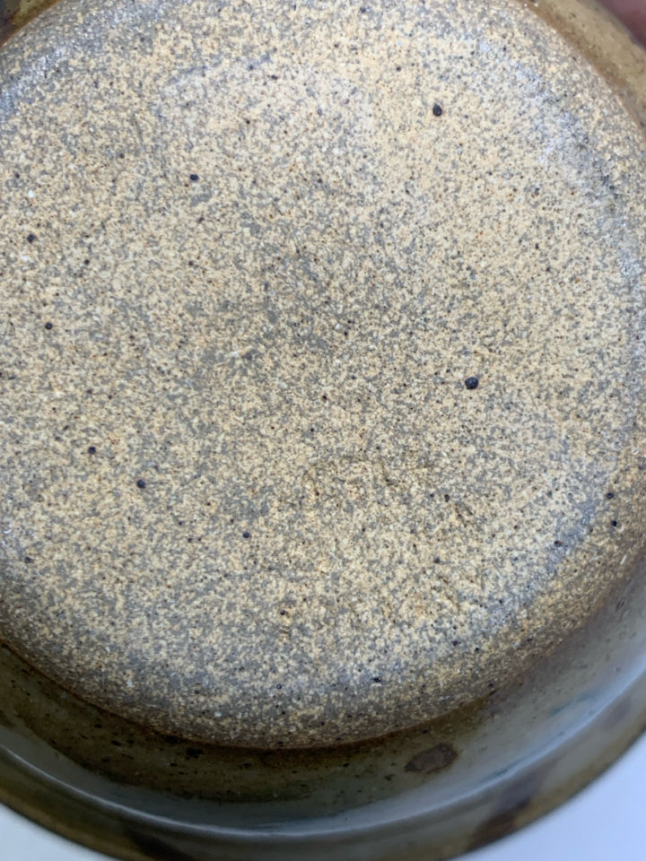 SMALL TAN BOWL W/ SPOUT FLOWER DETAIL.