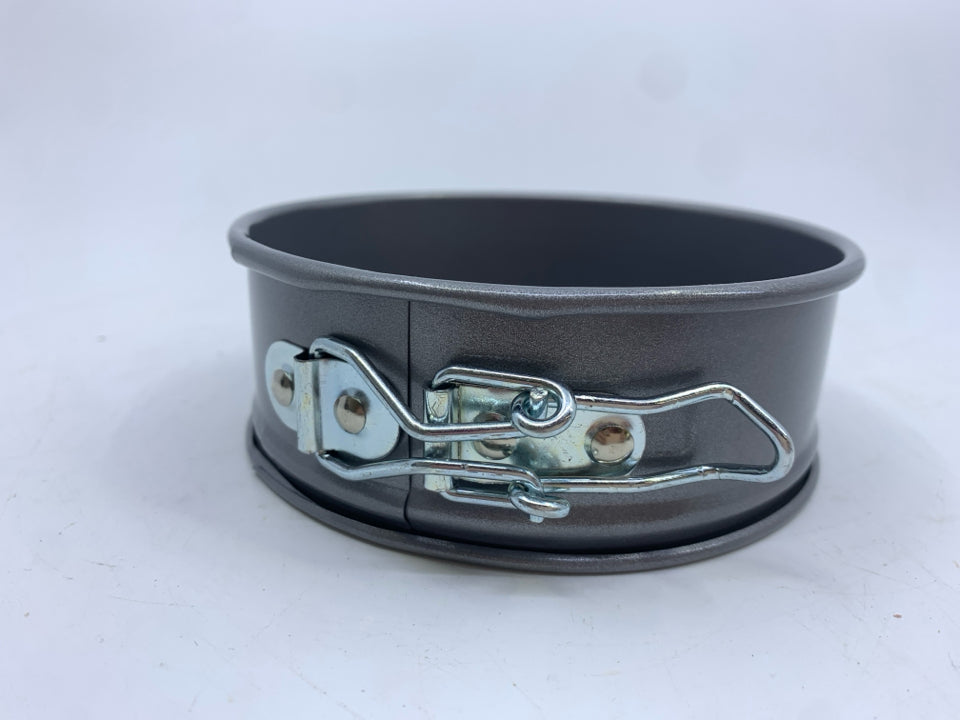 FARBERWARE SPRING FORM.