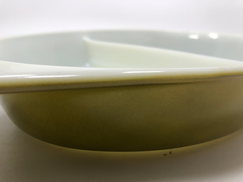 2PC VTG PYREX SPRING BLOSSOM GREEN CASSEROLE DISH W/LID.