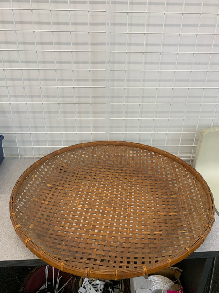 LARGE ROUND SHALLOW BAMBOO BASKET/TRAY.