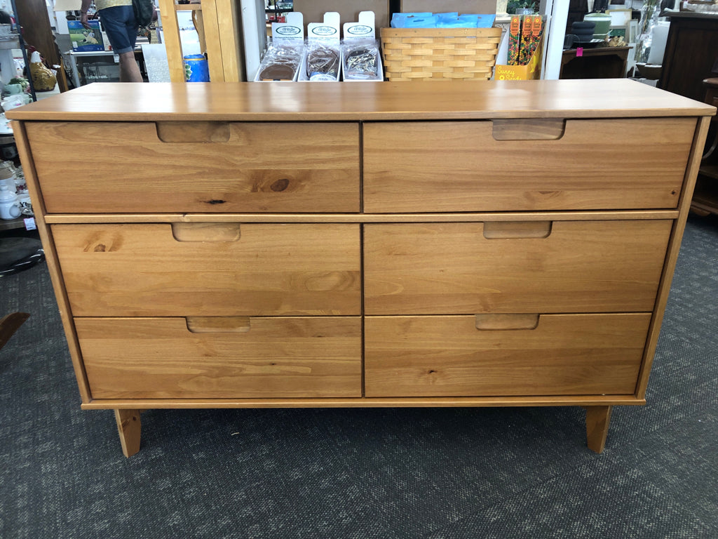 CARAMEL PINE 6 DRAWER DRESSER.