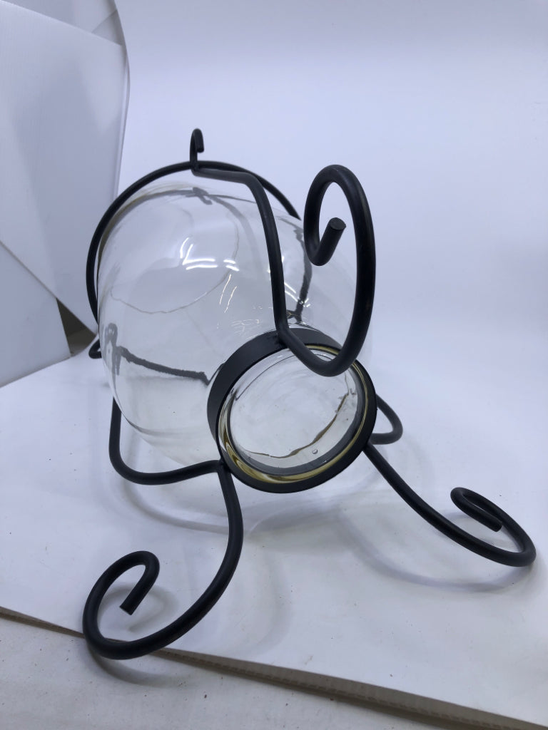 METAL AMBER COATED GLASS CANDLE HURRICANE IN STAND.