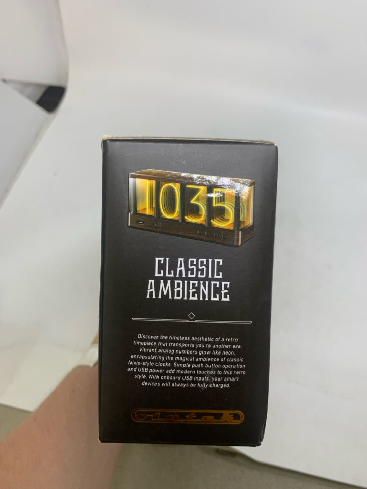 VINTEK IN BOX VINTAGE AMBIENT CLOCK.