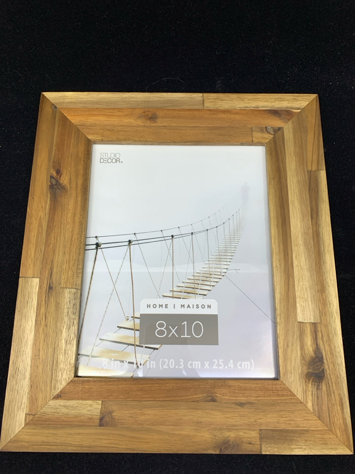 WOOD FRAME PICTURE FRAME.