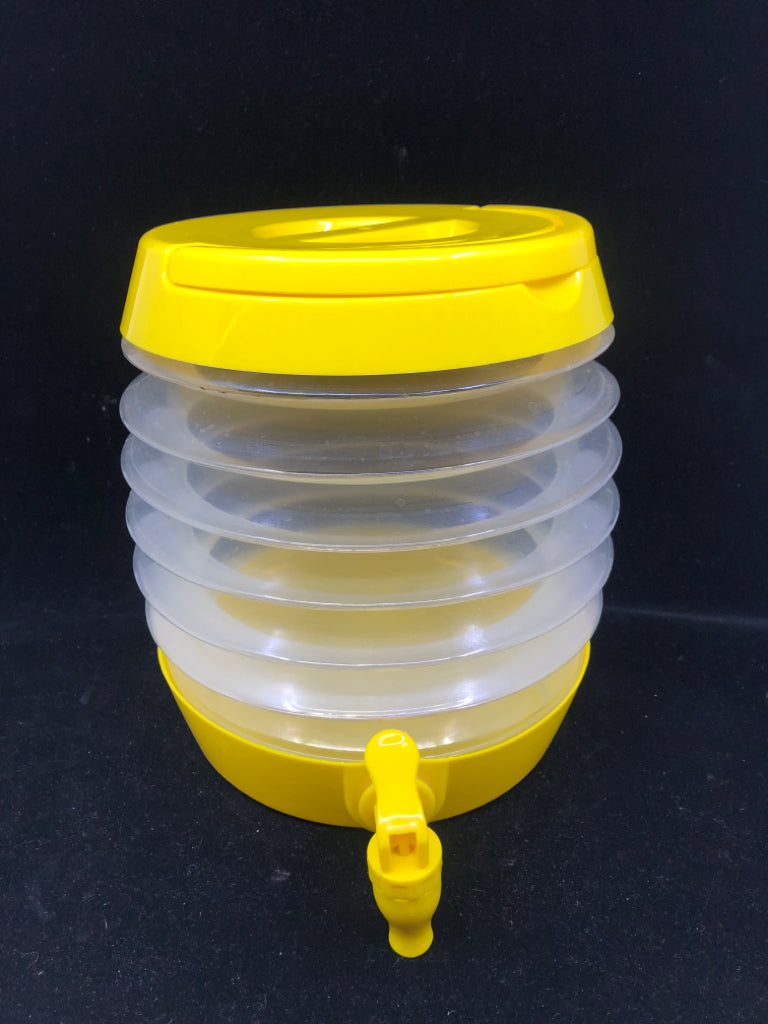 COLLAPSIBLE WATER JUG.