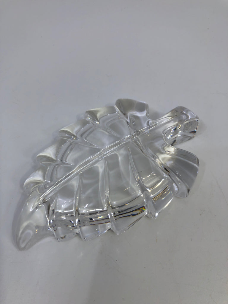 CLEAR GLASS LEAF-SHAPED CANDY DISH.