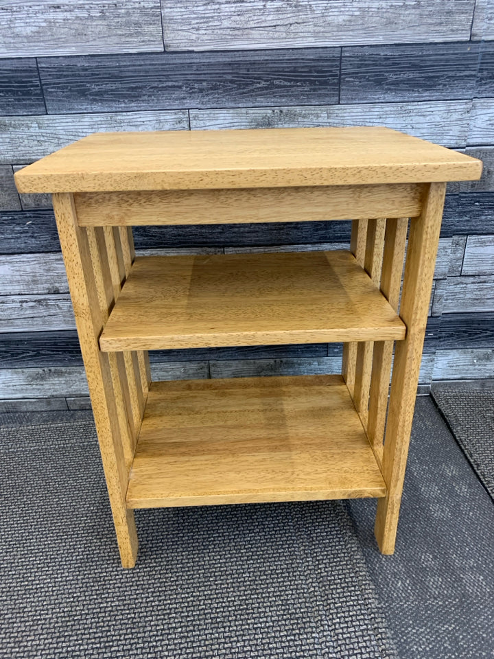 SMALL WOOD SIDE TABLE W 2 SHELVES.