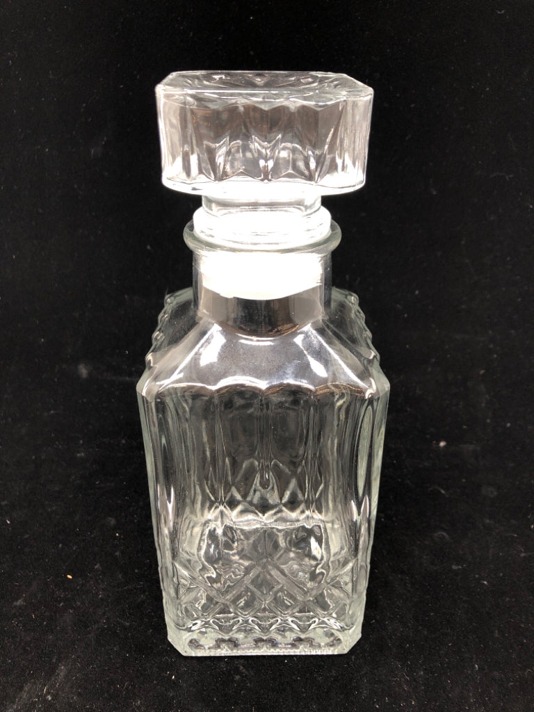 GLASS DECANTER W/SQUARE TOP.
