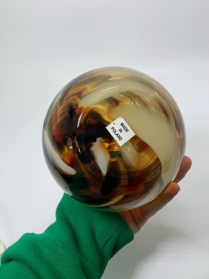 BLOWN GLASS BROWN/WHITE LINES VASE W/ VERY SMALL SINGLE STEM OPENING.