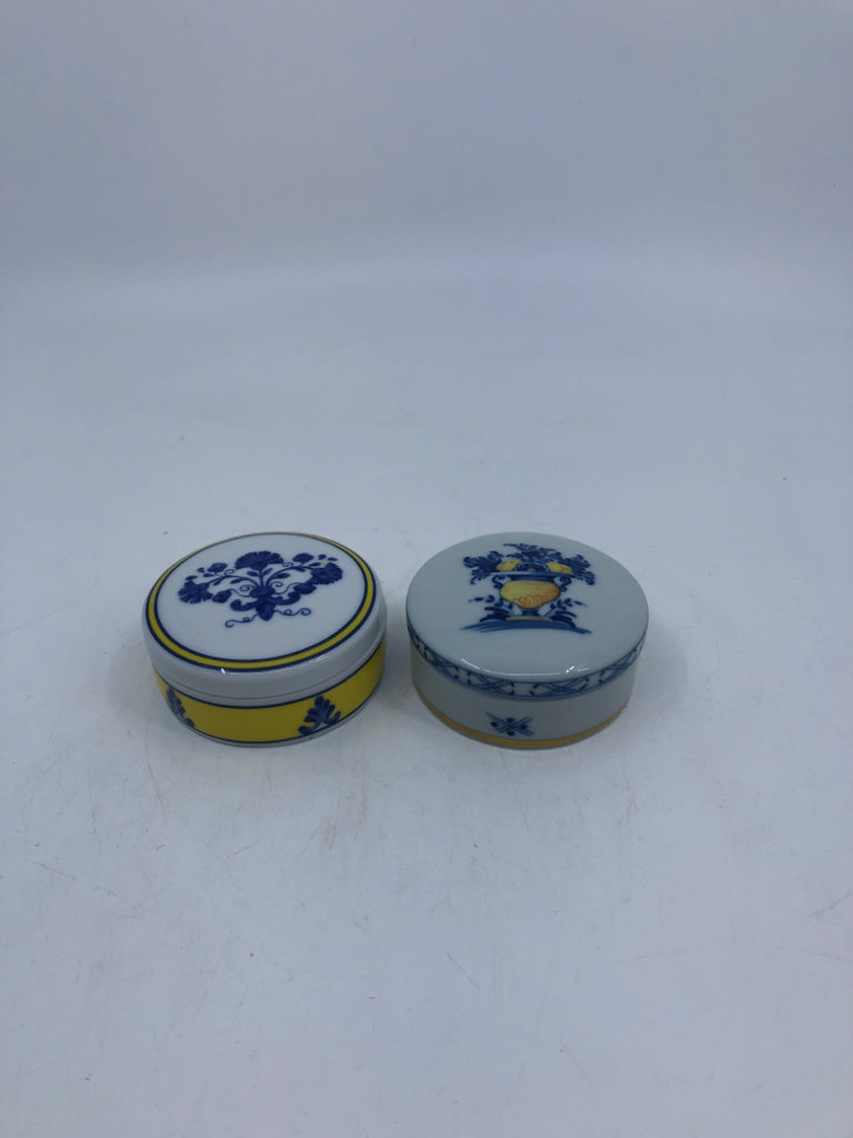 2 SMALL BLUE/WHITE AND YELLOW TRINKET DISHES.