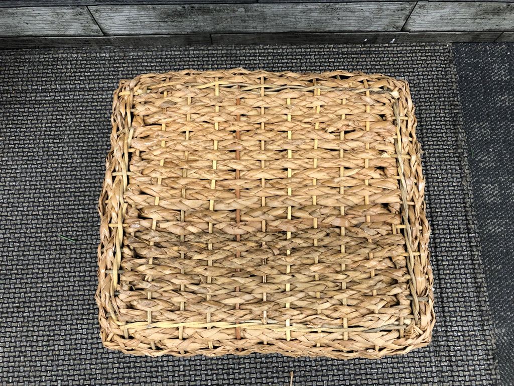 BLONDE WOVEN BASKET W HANDLES.