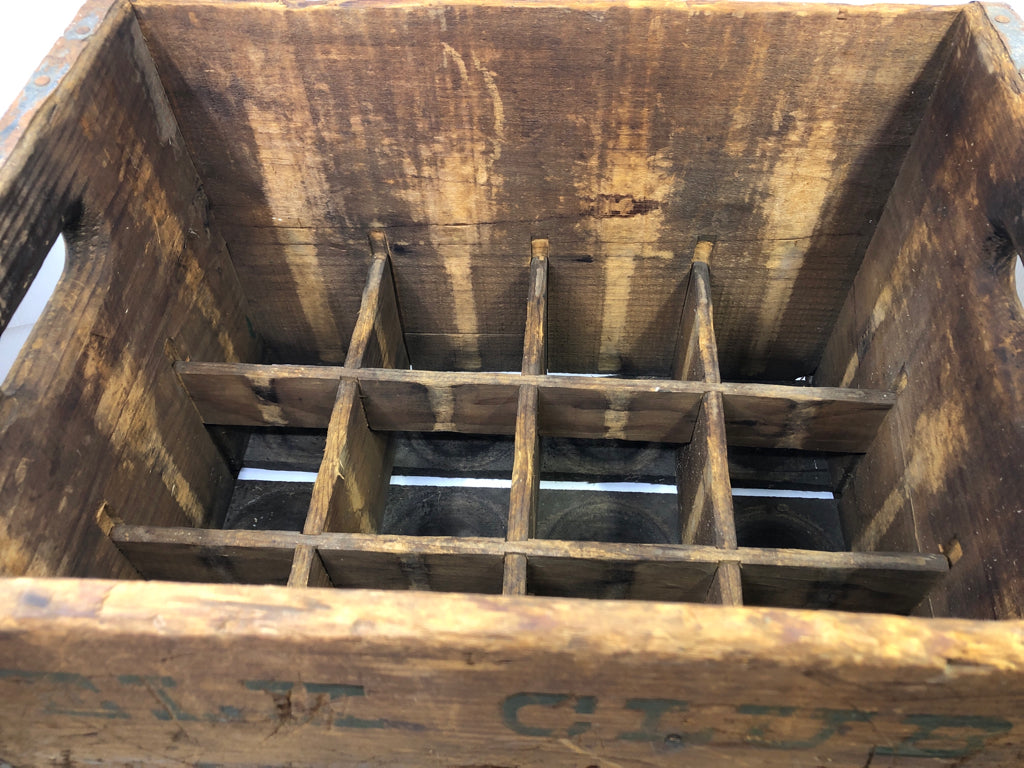 VTG WOOD ELK CLUB BOTTLE CRATE.