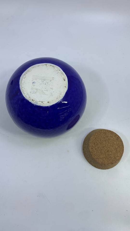 HUGS & KISSES FUND POTTERY JAR.