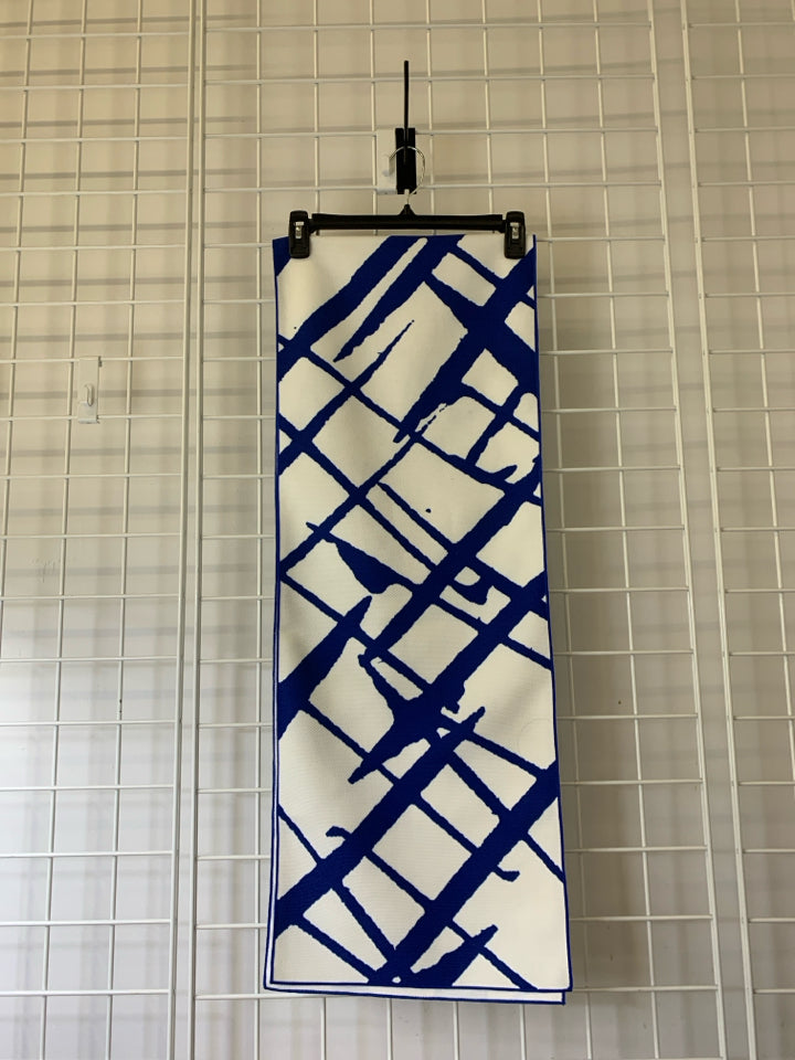 BLUE AND WHITE ABSTRACT TABLE RUNNER.