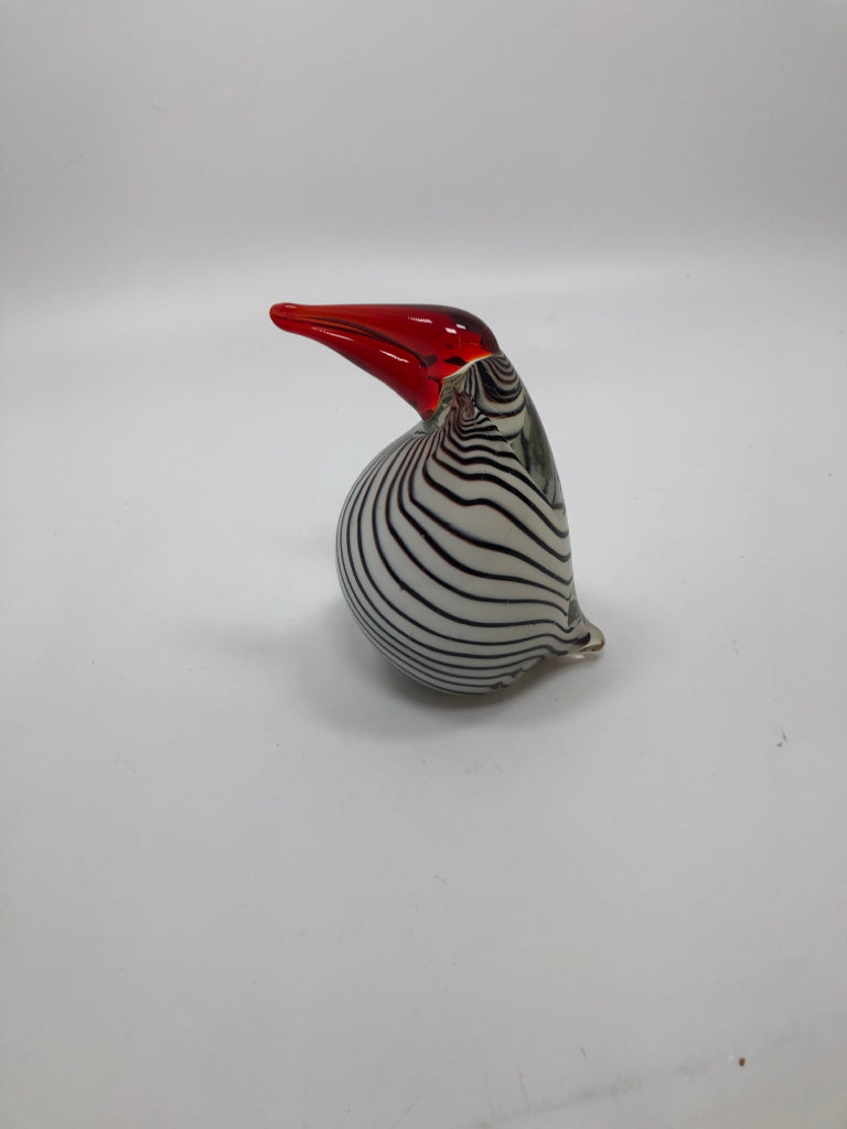 BLOWN GLASS TOUCAN PAPERWEIGHT.