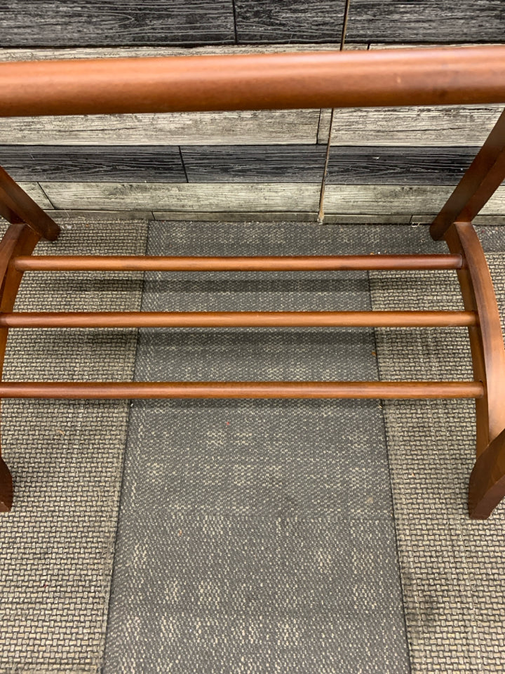 DK WOOD CURVED BLANKET RACK.