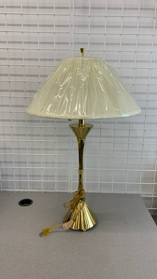 VTG-STYLE GOLD LAMP.