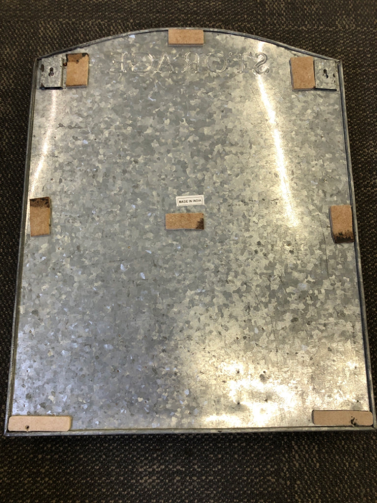 GALVANIZED 4 SLOT "STORAGE" POCKETS WALL HANGING.