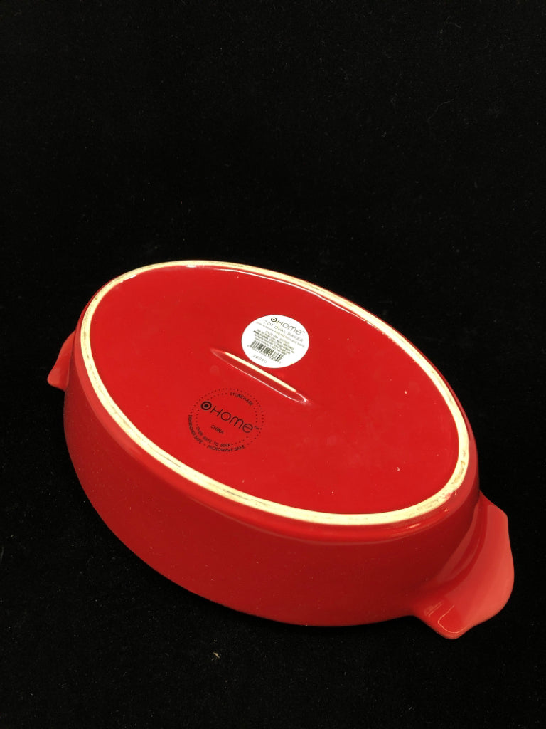 RED OVAL CERAMIC BAKING DISH.