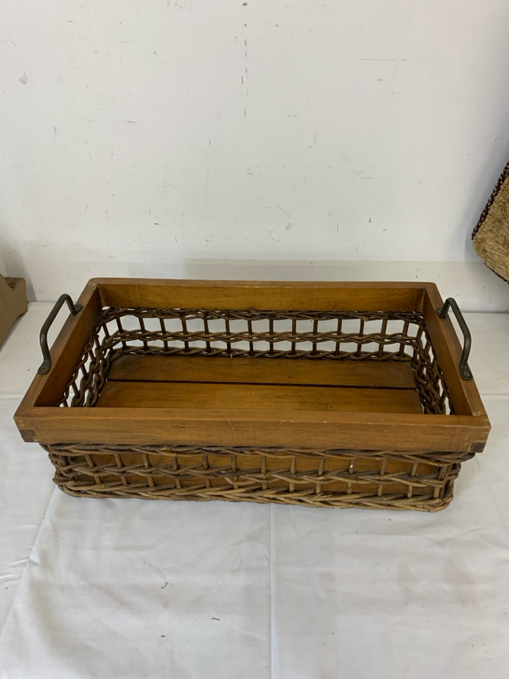 WOOD 2 TEXTURED BASKET/TRAY W HANDLES.