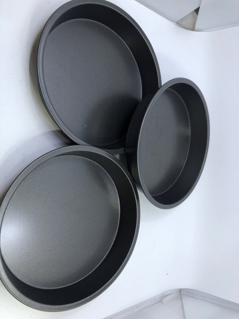 3 ROUND NONSTICK CAKE PANS.