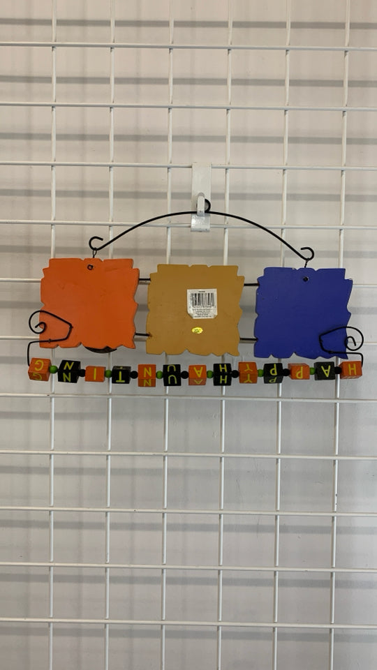 "HAPPY HAUNTING" HANGING WOOD DECOR .