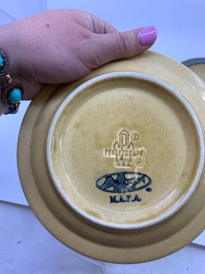 4 SPONGE PATTERN DESSERT PLATES.