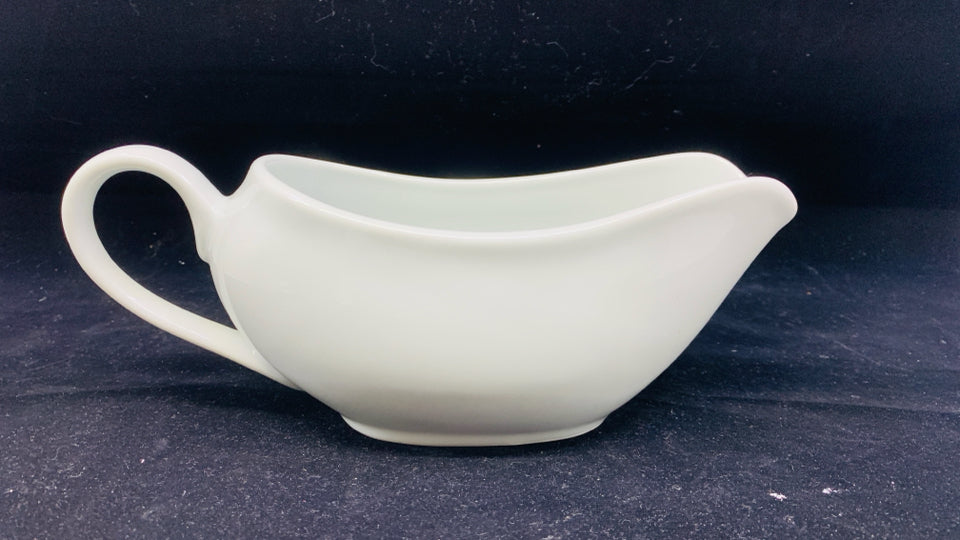 WHITE GRAVY BOAT.