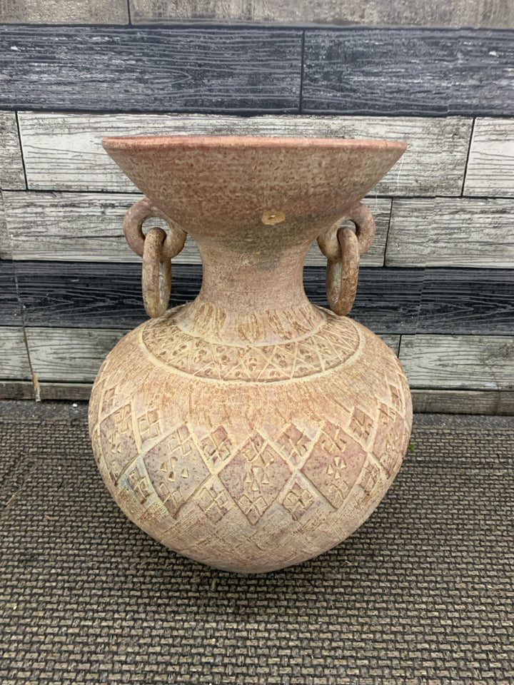 LATIN AMERICAN-STYLE GEOMETRIC CLAY VASE.