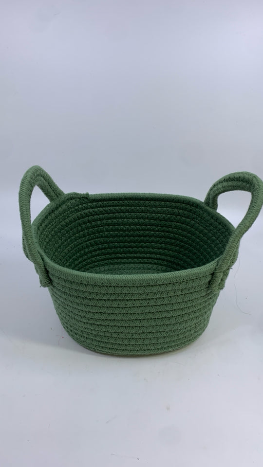 SMALL GREEN COTTON ROPE WOVEN STORAGE BASKET W/HANDLES.