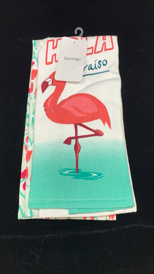 NWT 2PC FLAMINGO/SEA SHELL KITCHEN TOWELS.