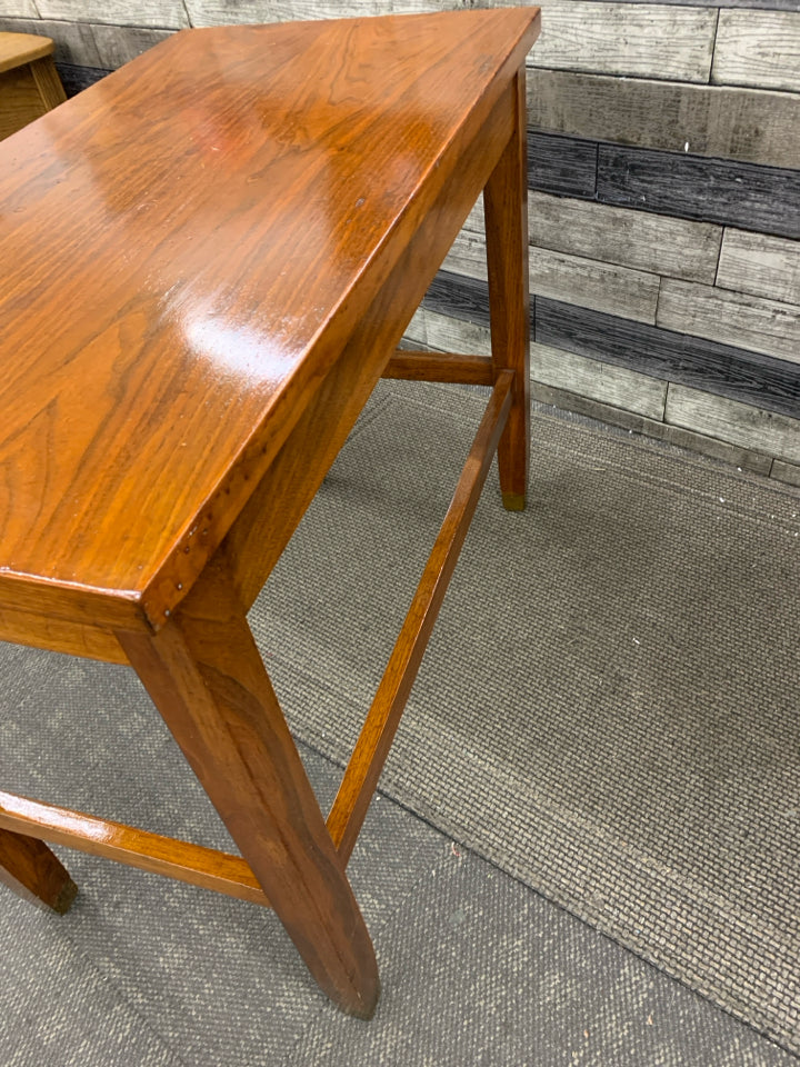 VTG STUDENT DESK.