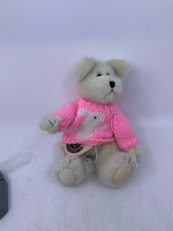 WHITE BEAR W/ PINK SWEATER BOYDS BEARS.