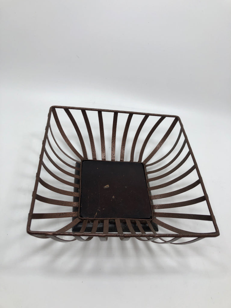 SQUARE BROWN METAL BASKET.