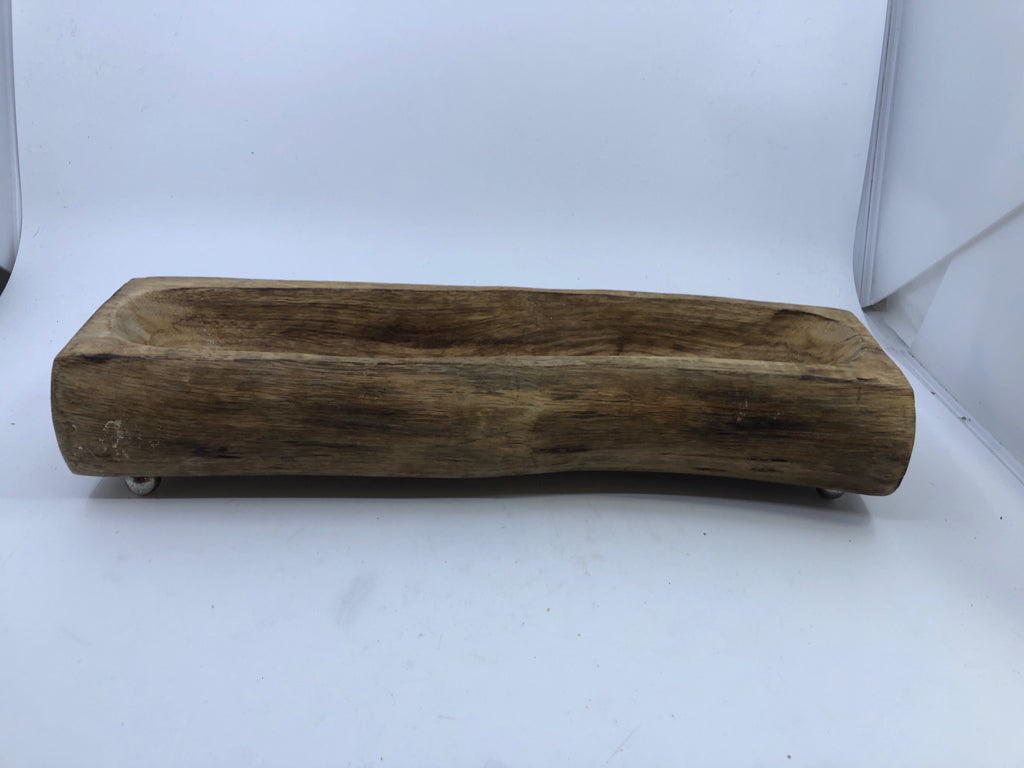 WOOD CENTERPIECE.