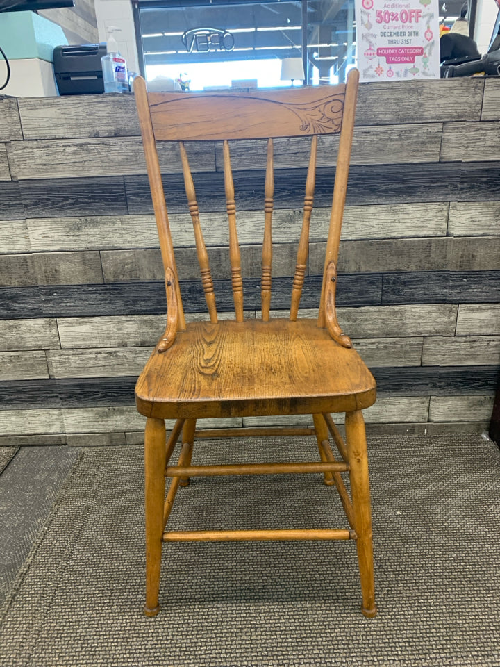 VTG OAK WOOD ACCENT CHAIR.